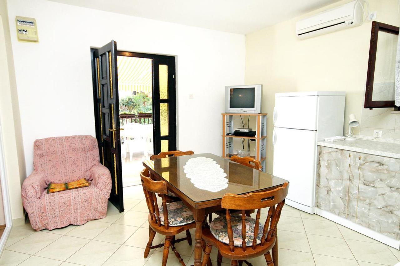 Apartments By The Sea Brgulje, Molat - 6241 Εξωτερικό φωτογραφία